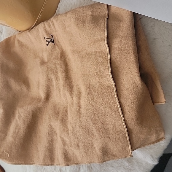 Louis Vuitton Vernis ALMA Tote - Picture 2 of 13